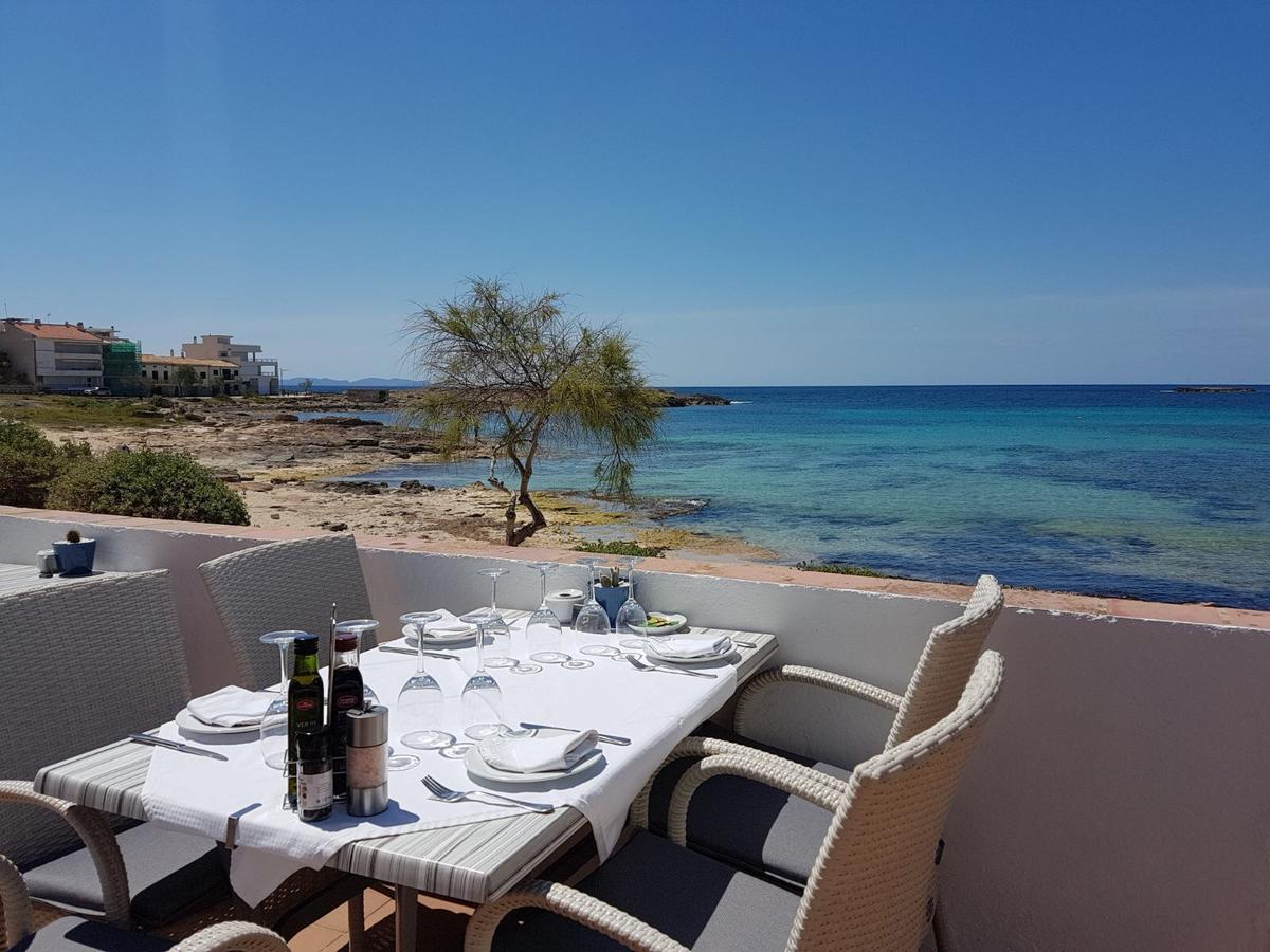 Hostal Restaurante Playa Colonia de Sant Jordi Bagian luar foto